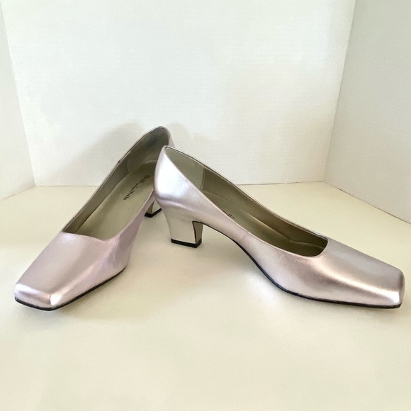 NWOT — Retro Bellini Metallic Lavender Leather Pumps, Size 9.5 W - Picture 5 of 14